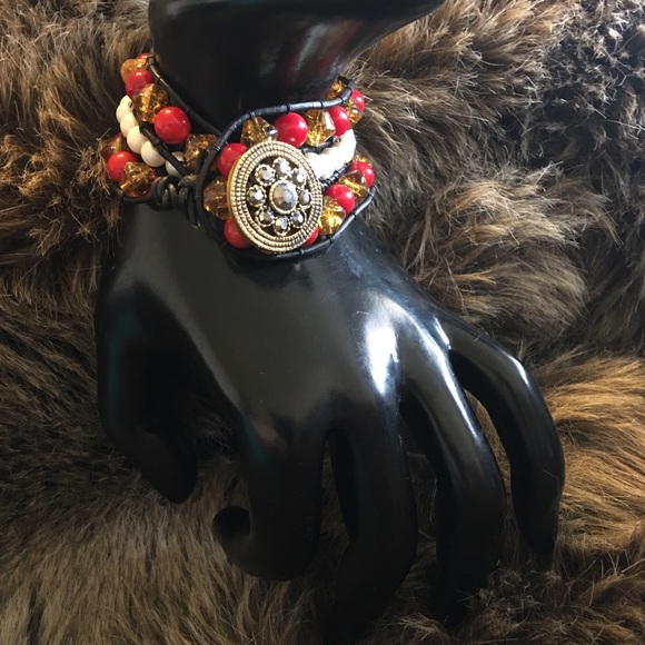 Handmade antique button leather beaded bracelet - Picture 3 of 8